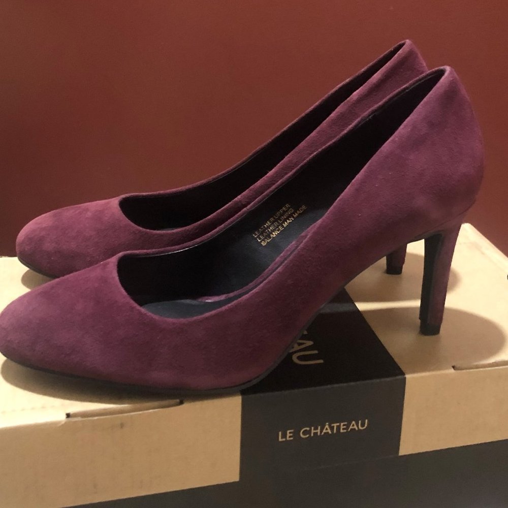 Brand New Le Chateau  suede leather burgandy /wine heels